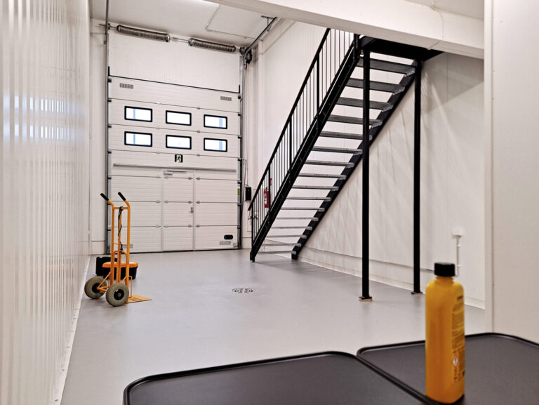 Varastotila 54m² + parvi Helsingin Kivikossa